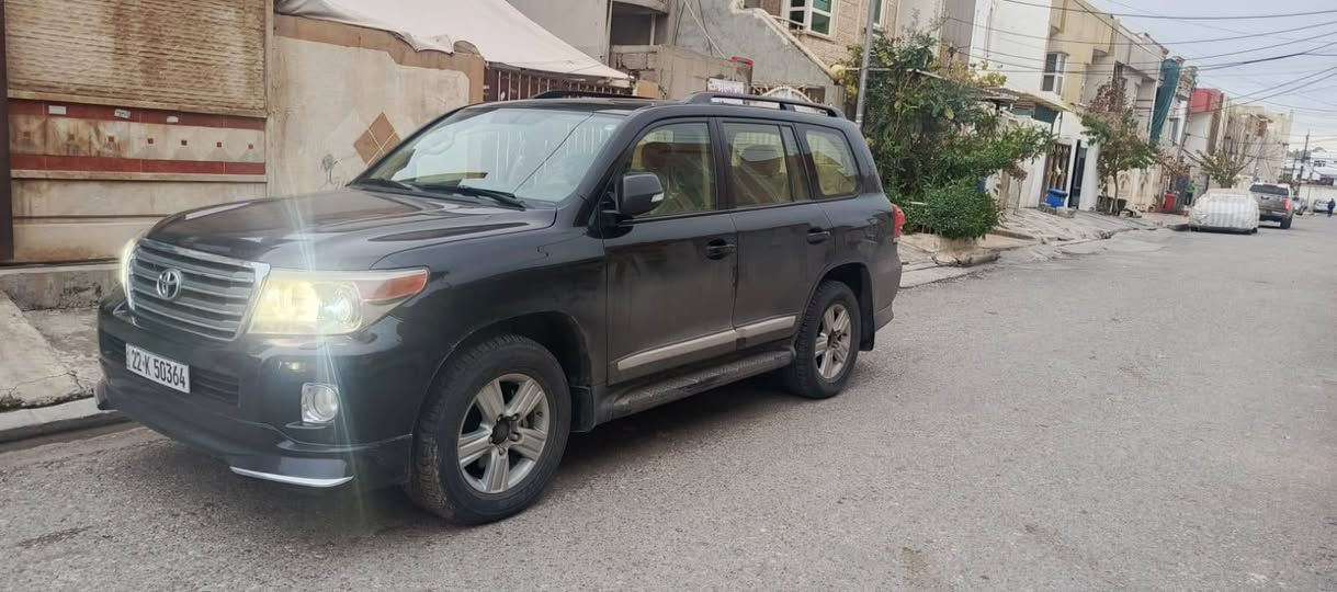 toyota landcruiser 2013 V8 GXR 
‎       ( نرخی: 358 وەرەقە  )
‎
‎تۆیۆتا لەندگرۆز 
‎بێ سبوخ بێ لێدران 
‎مواسەفات GXR 
‎8 پستن
‎ مەکینە 4600
‎مەکینەی نەکرایتەوا 
‎  8 ئەرباگ 
‎ڕەقەم و سەنەوی نوێیە 
‎تەنها دوو شوێنی بچوک پیدی ئاڕە 
‎شوێن هەولێر 
‎ڕەقەم تەلەفۆن : ***********
‎ أربيل, العراق
