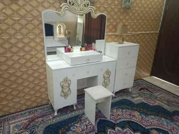 غرفة نوم للبيع 9 قطع مع شد ونقل ودوشك سعر 450 للتواصل ***********
