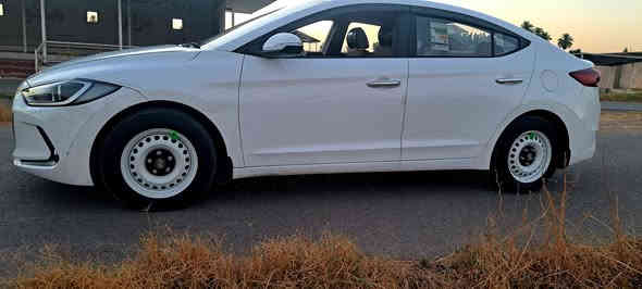 السلام عليكم
للبيع هونداي النترا 2017 خليجي 1600 دوش اقتصادية
رقم بغداد بسمي
ماشيه 70 الف 
بيهى طخه بل جاملغ الخلفي عكس السايق موضحه بل صوره 
اشاير مري
تخم تاير جديد
تبريد قطعتين 
شاشة +كامرة  
كير ومحرك كفالة عامة
السعر 135،،،، مكاني بغداد مدينت الصدر  ممتواجد عل فيس هاذ رقمي ***********
