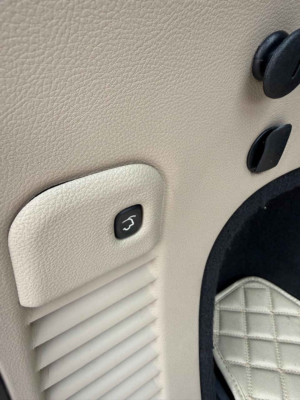 السلام عليكم
جيب خليجي شركة هارلم لمتد بلاس 3 شاشات 

2019

رقم بغداد ب اسمي شرط التحويل 

كفالة من الفتح والصبغ والتبديل 

بدون نقص

العداد 66 الف 

العنوان بغداد المنصور
***********

السعر 288 وبيها مجال بسيط
