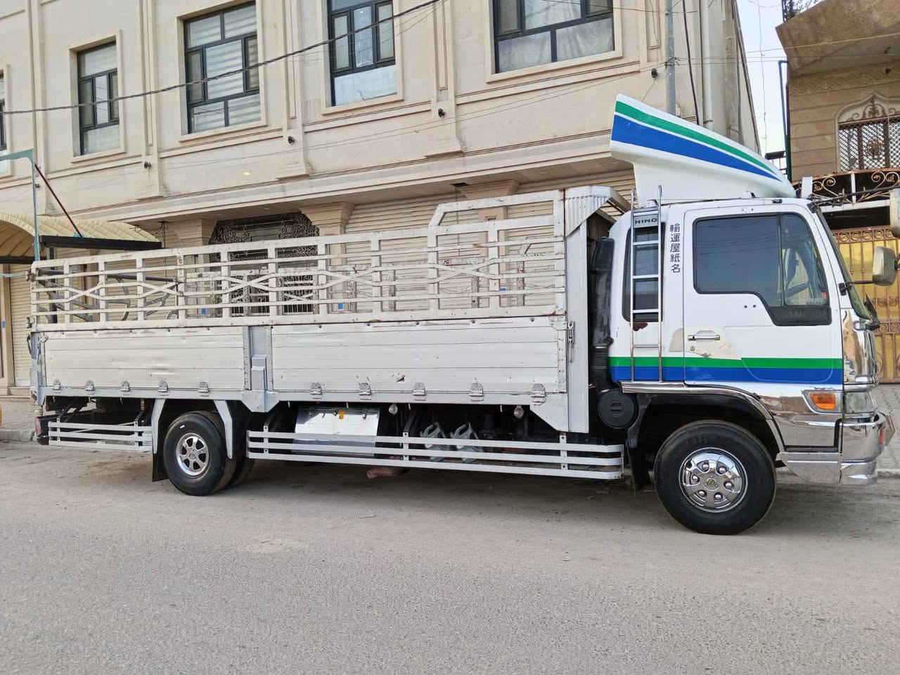 سلام وعليكم 
البيع هينو انكر 
سته وربع سياره مطوله 
تخم تاير 
كبات اصلية 
بدي قطعتين 
حداديه خير من الله
تبريد خير من الله
مكينه 80عادي
فقط تبخير بدون تنقيص
ما بيه اي نقص 
رقم انكليزي دولي
باسمي سياره
شرط تحويل 
عنواني البصرة
سعر 210$وبيه مجال 
***********
