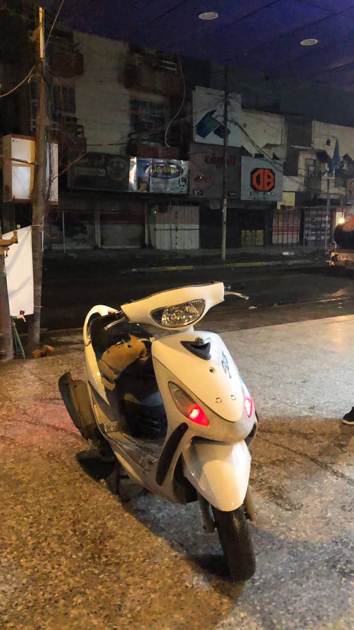 سلام عليكم
ماكس منغولي للبيع 

موديل 2003

بوشه 55 

صالنصه fm شرط المسبه 😂

بكلايت اربعه ولف 

كفرات مبدلهن جديد قديمات موجوده تاخذهن ويه الدراجه 

دراجه ملاح بلادي 

شلعه معدل ما تنلحك 

كهربائيات كلها شغاله 

نكره سلف 

هورن شغال

اشاير 

لايت زنون 

بريكات زينات 

هندر جديد 

باتري جديد 

دهن جديد 

تايرات زينه 

نقصها بس ( ستاند صفح و غلاف مال طين الي يصير فوك التاير و الكيجات نقصهن بس قمجي سعره ب3 الاف) 

مكاني بغداد الدوره 

السعر 400 الف وبيها مجال للشراي 

رقم الهاتف (***********)
متواجد واتساب
(***********)
