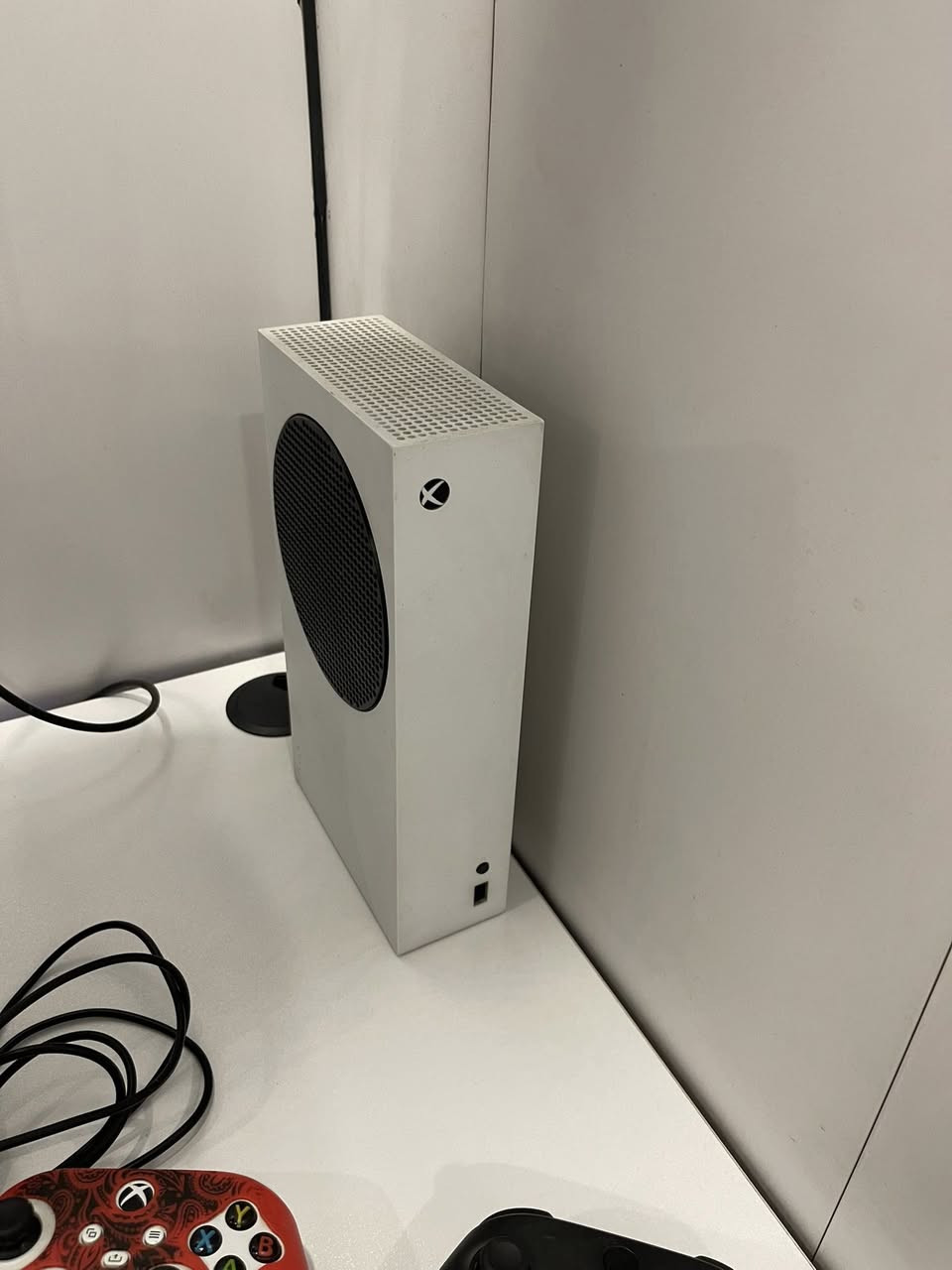 Xbox Series S 512GB SSD
• 512GB SSD  
• 120 FPS  
• Ray Tracing  
• 1440p Gaming Resolution  
• High Dynamic Range (HDR)  
• Includes Xbox Wireless Controller  

الجهاز نظيف جداً  
وياه يدين (جوستكين) اثنين  
ويا كل أغراضه الأصلية والوايرات الأصلية  

السعر: 380 ألف دينار قابل للتفاوض البسيط!! بدون باكيت


**إذا كنت صاحب هذا الإعلان وتريد حذفه لأي سبب، رجاءا أرسل رسالة إلى الدعم الفني**