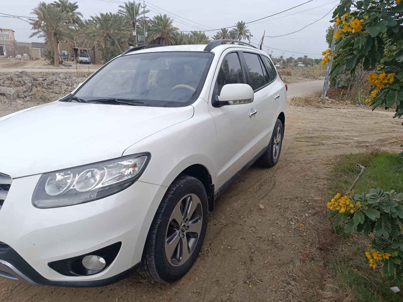 سنتافي 2012 فول مواصفات خليجي
محرك سته سلندر فور ويل 4×4 بصمه
فتحة سقف 
شاشه كبيره حساس كامره 
مري شفط إشارة بالمري 
كشن سائق كهرباء كشنات جلد 
7 راكب 3 قطع تبريد 
محرك و گير بحالة الوكاله 
ماشية 136 حقيقي 
 بارد باب الامامي الأيمن شبر فقط و 
استبدال قبق جنطه بدون حادث 
 الرقم انكليزي بابل باسمي 

السعر 165$
***********
