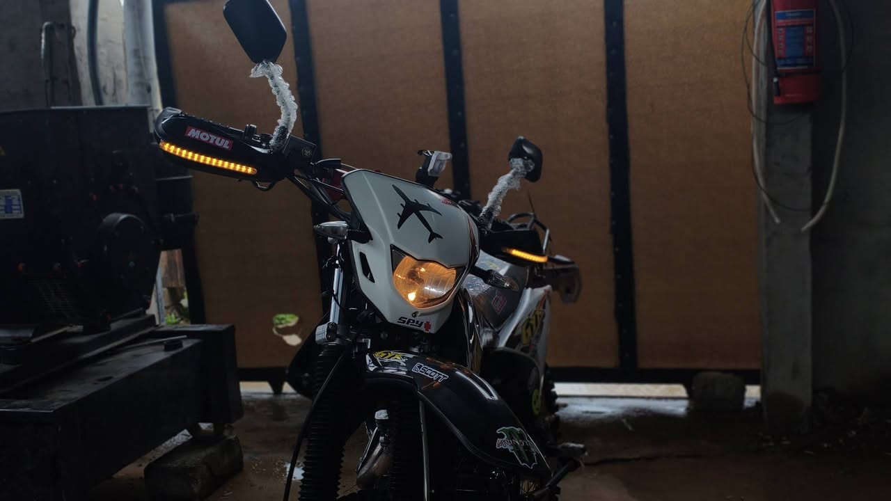 السلام عليكم
للبيع او مرواس بCRX 
قفاز كاويار موديل 25 محرك 300cc دراجة نضافة فول كلشي شغال وضع شركة ماتصرف ربع عليها دهن كله موتل اخليها ابو 18الف  منفيس موجود  دراجة شلعه 🔥 
سعر مليون و150 وبي مجال قليل 
للستفسار ***********
