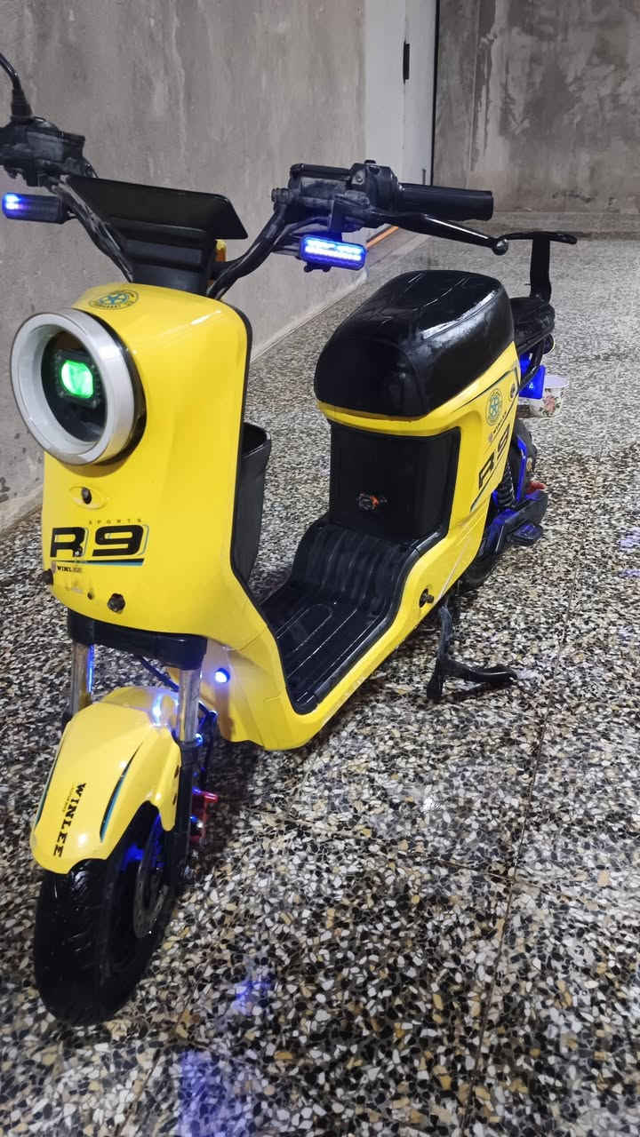 السلام عليكم من رخصة الادمن
دراجة شحن r9 مستعمله اخت الجديده 
مبدل بطاريات قبل شهرين 
بريكات شغاله بس البريك الامامي يرادله دهن
لايت زنون غير شغال بس اللوان 
شاحنه موجوده الاصليه والسلة موجوده ايضًا الشاشه بس الشحن ما يطلع والكيلومتر وتبدل النمر موجوده بس تفتح الوايرات لان مشكلات
للتوصال واتساب ***********
البصره ابو الخصيب كوت ثويني السعر 375 بيه مجال للشراي
