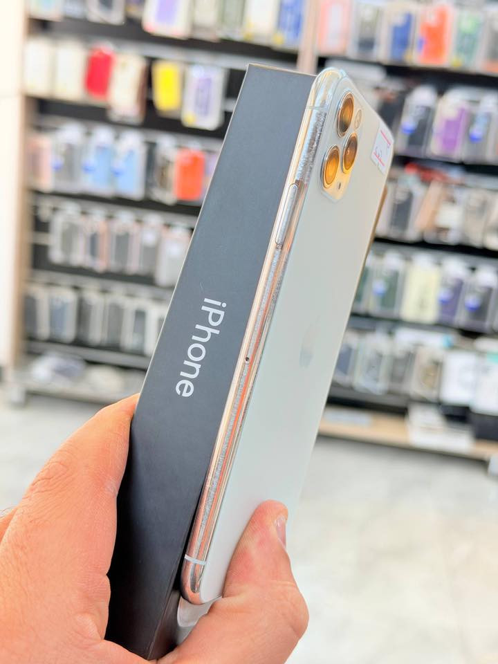 سلام عليكم ايفون 11 برو ماكس مكفول بطاريه 93 السعر 425 وبيه مجال واتساب ***********الجهاز امريكي
