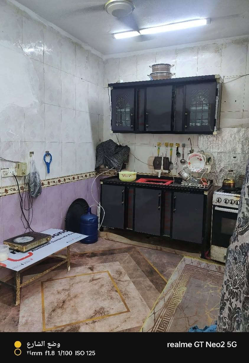 سلام عليكم....شقة للبيع عمارات الطاقة ابورمانه تتكون من ثلاث غرف وصاله ومطبخ وصحيات طابق ثالث باقي التفاصيل الخاص مفتوح مع الهاتف ***********
