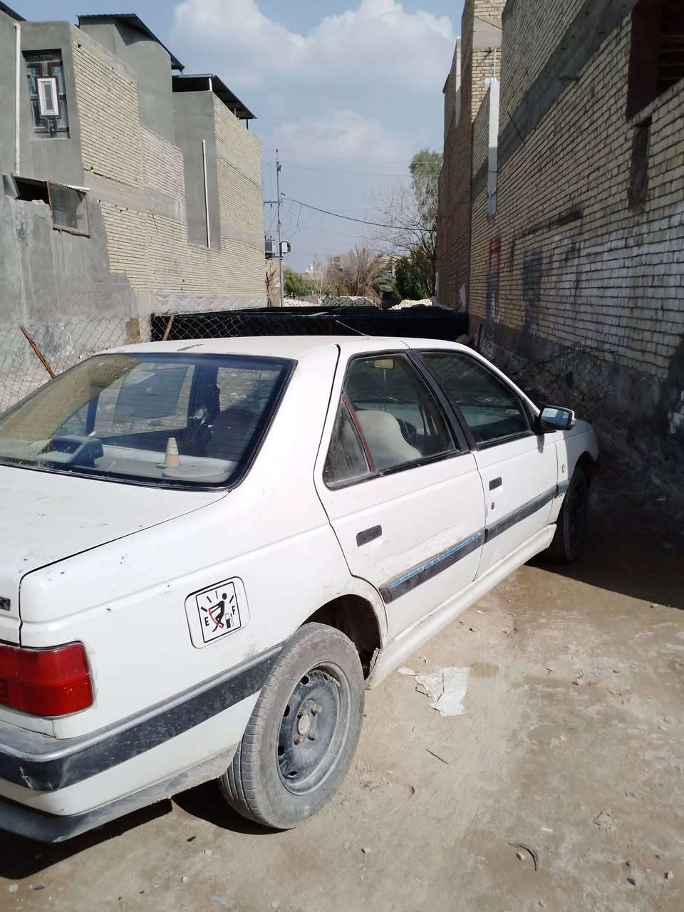 سلام عليكم 

بيجو 405  للبيع موديل 2009 سنويه جديده لل 2027 

السياره مكينتها كايمه تعبانه كلش

حداديه نص عمر تبريد شغال 
تخم تاير نضيف بيها نص عمر 
ابيعها ع وضعها 
سعرها 20 وبيها مجال قليل 
للاستفسار ***********
