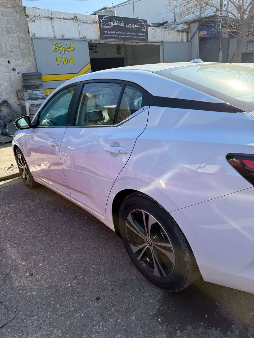 سنترا سپی بەفری پیش و پشتی کەپسە دەرگاو چاملغی لای سەکن بۆیاغە کەمیک ناو دوسەکەی گرتوە یەک مانگی ماوە بۆ رەقەم 
*********** أربيل, العراق
