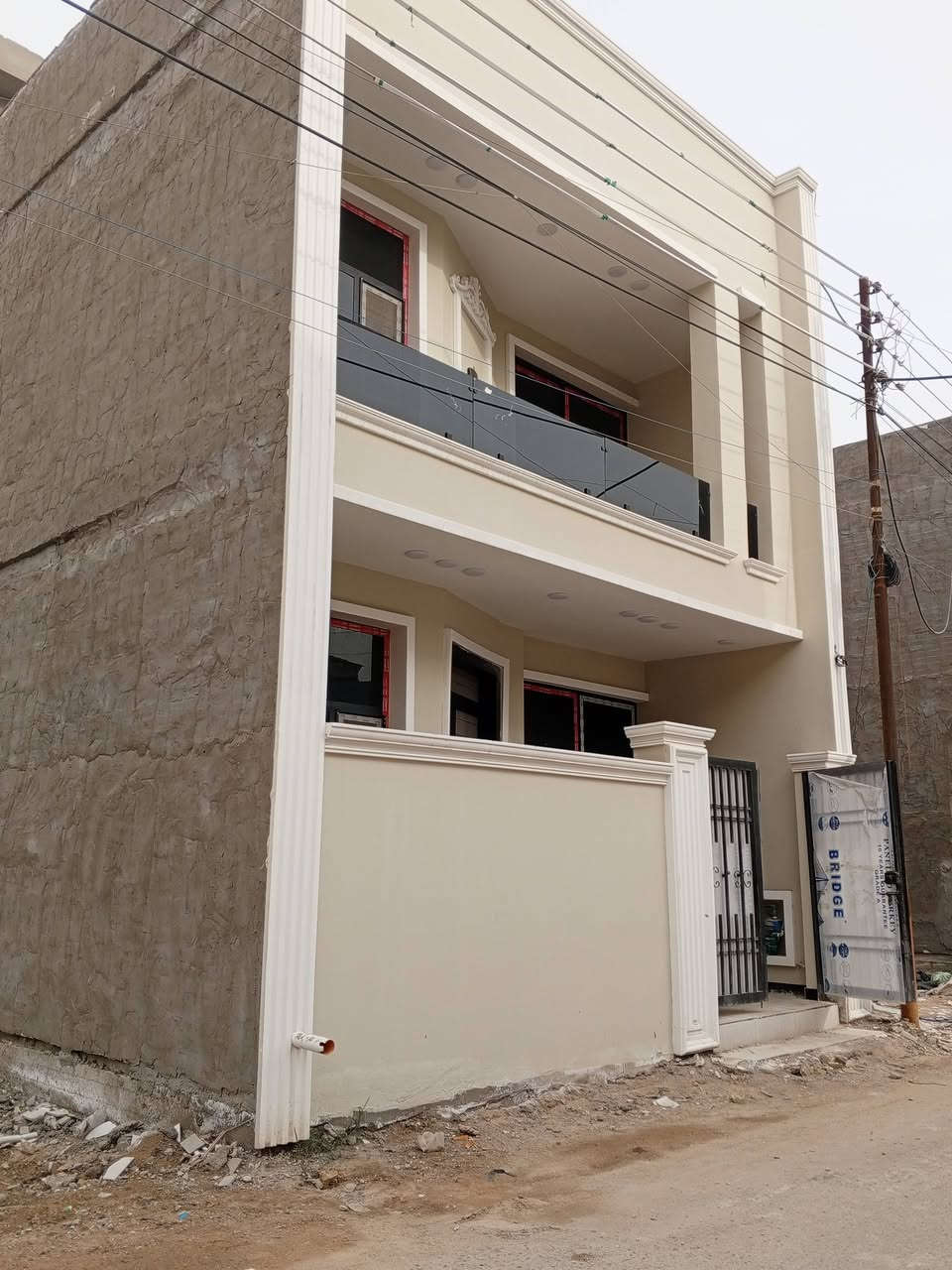 دار للايجار بغداد الدوره البوعيثه مجمع سلطان بضهر المدارس  الدار زيرو نضام ديلوكس 3نوم

 2صاله صحيات، 2 مطبخ ستقبال منور بلكونه كبيره كراج  2عرضة البيتونه جدن كبيره  اجاره 600بي مجال بسيط 

التواصل ***********وتساب
