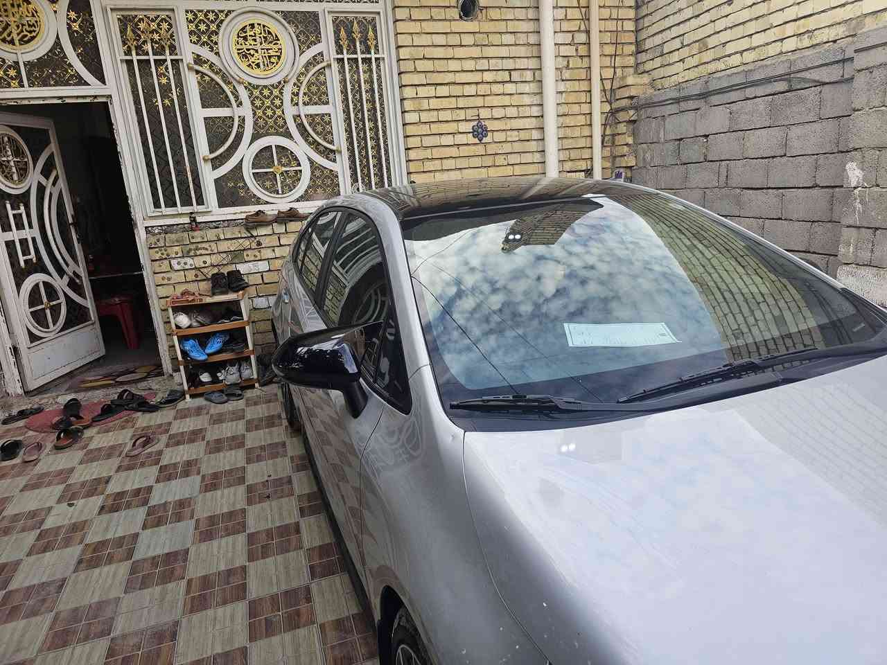 سلام عليكم 
كورلا موديل 2022 امريكي  سونار نزلته يمك
لون سلفر
القماره سوده بلادي
شفتات استيرن
مثبت سرعه 
رادار امامي رادار خلفي
شاشه جبيره
ويل 18
ماشيه 95 ميل
السعر 143وبيهه مجال 
السياره بسمي ***********
