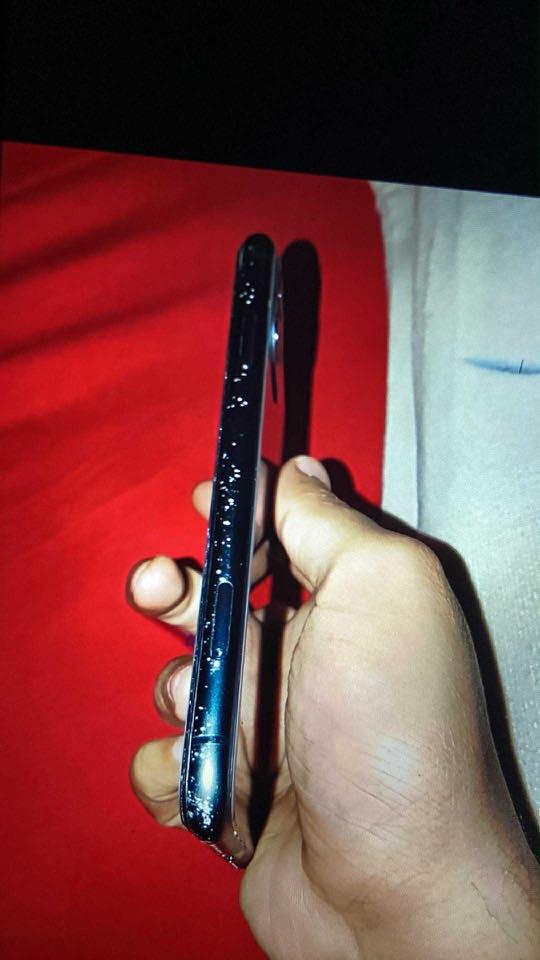 السلام عليكم ايفون ١١ ذاكره ١٢٨ مبدل فقط بطاريه ١٠٠ ابد ميصرف السعر ٢٥٠ بي مجال ***********
