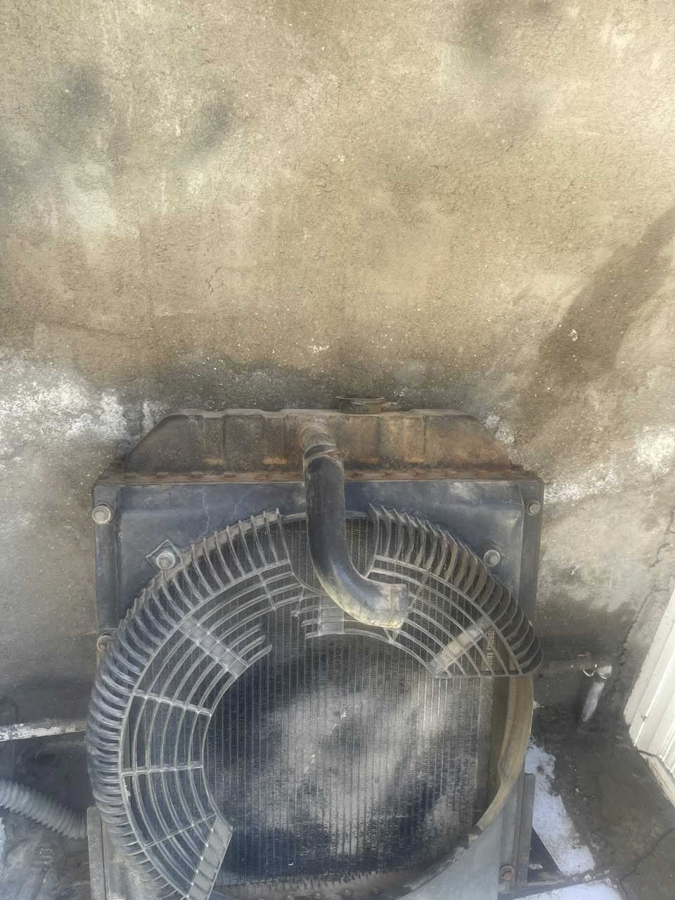 للبيع سلف كيا مع راديتر مع خزان وقود كلهن بسعر١٢٥ الف شلع ***********
