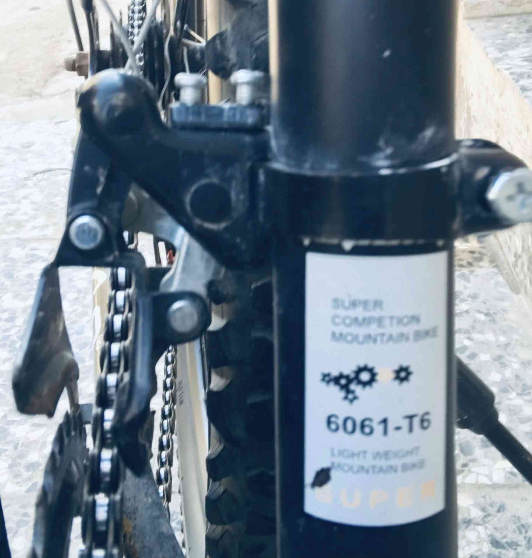 بايسكل اوربي جدي وما مستعمل  وكلشي بي شغار 7سرع خلفية 3امامية العنوان بغداد الغزالية شارع 20 السعر120الف وبي مجال رقم الاتصال ***********
