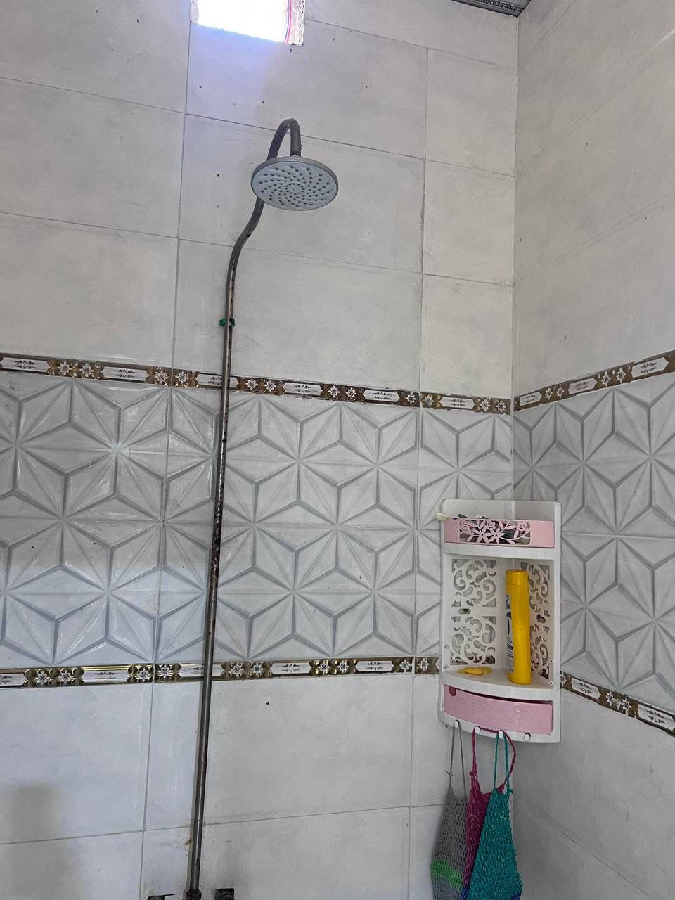 دار سكن #للبيع
إبي الخصيب حمدان قرب جامع التقوى
طابو صرف زراعي عراقي 🇮🇶
#المساحة :: ( 11.5 * 11.5 ) = 132م
#السعر :: 72 مليون قابل للتفاوض 
#المحتويات :: غرفتين منام واسعات صالة أستقبال
مطبخ صحيات داخلية وخارجية وطارمة .
للدار #مدخلين مدخل من حمدان ومن كوت ثويني 
اساس وسقف #كونكريت والبناء #طابوك_للرباط
#للأستفسار :: ***********
