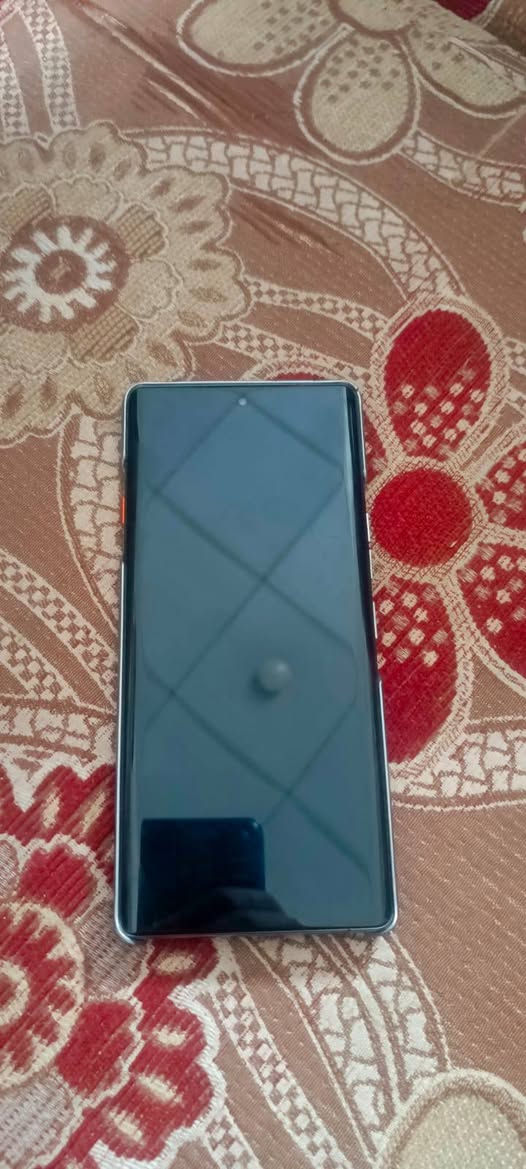 سلام عليكم جهاز تكنو كامون 40 ابرو 5G
صارله اسبوع من طلع من شركه اريد ارواس بدراجه كون نضيفه كلش
موصفات تخبل 
اخوو الايفون 
مكاني الصخيين
***********
