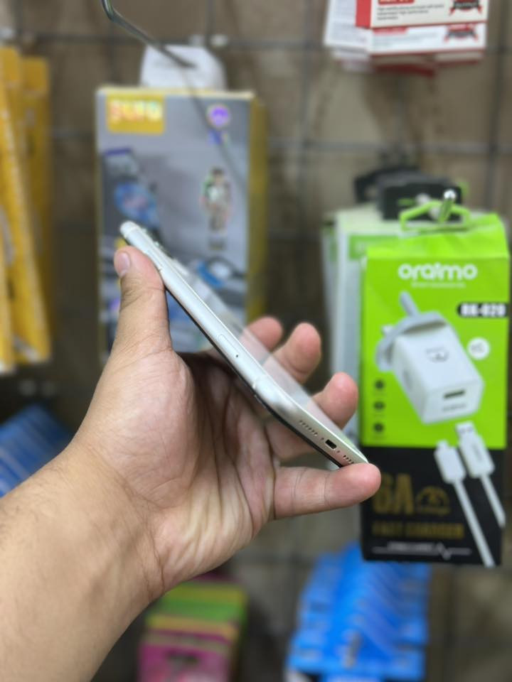 السلام عليكم 
ايفون ١١ عادي 
١٢٨ ذاكرة 
بطارية ٩٥ 🔋
الجهاز شرط كلة بلاددد للأخير فقط مرفوع بطارية 
السعر *********** 
مركز السعدون للاتصالات 
شارع الفاطمي مقابل قاعة الحديد
