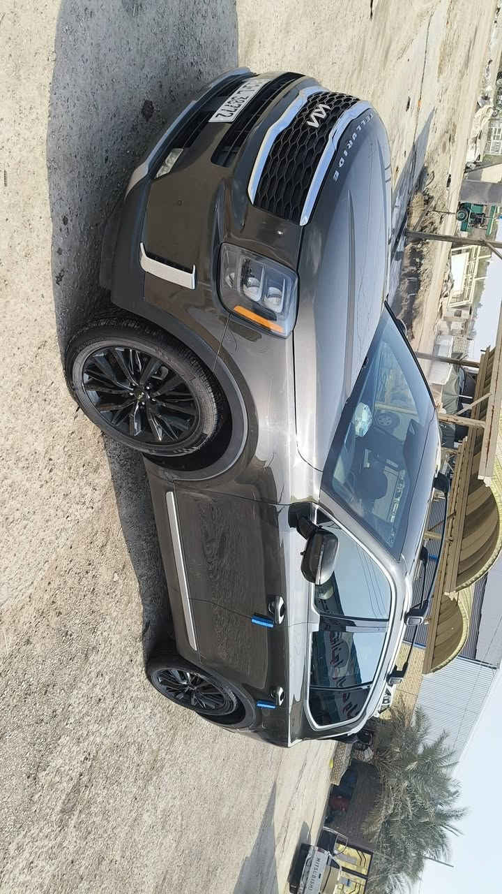 تولرايد 22 أعلى فئه بالمواصفات برستيج رقم بغداد باسمي الحادث والسونار مرفق مع صور السيارة 
***********
السعر 245$
