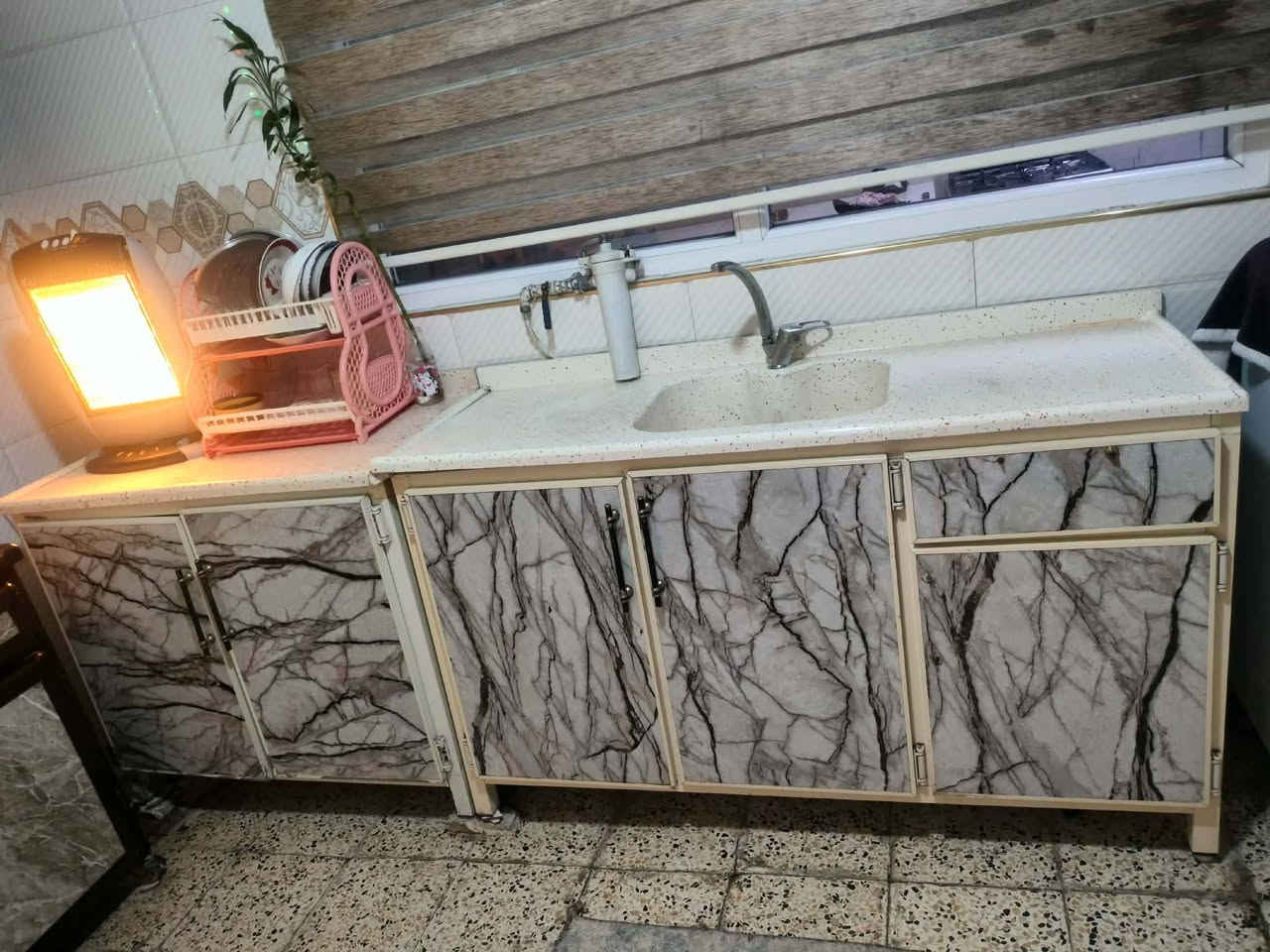 كاونتر للبيع اربع قطع نضيف تواصل عل رقم ***********
