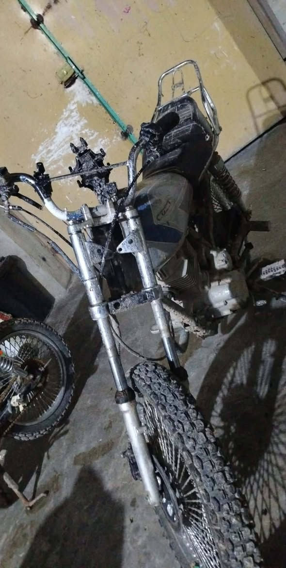 مكينة 250 مكينة معمرة كامل معدل 160 ايرانى اصلي الدراجة فول من شلعة الى معدل ينافس القفاز يعني اطارح وية السيارات 
سعرهه 450 و بيهه مجال مكاني كلار


**إذا كنت صاحب هذا الإعلان وتريد حذفه لأي سبب، رجاءا أرسل رسالة إلى الدعم الفني**