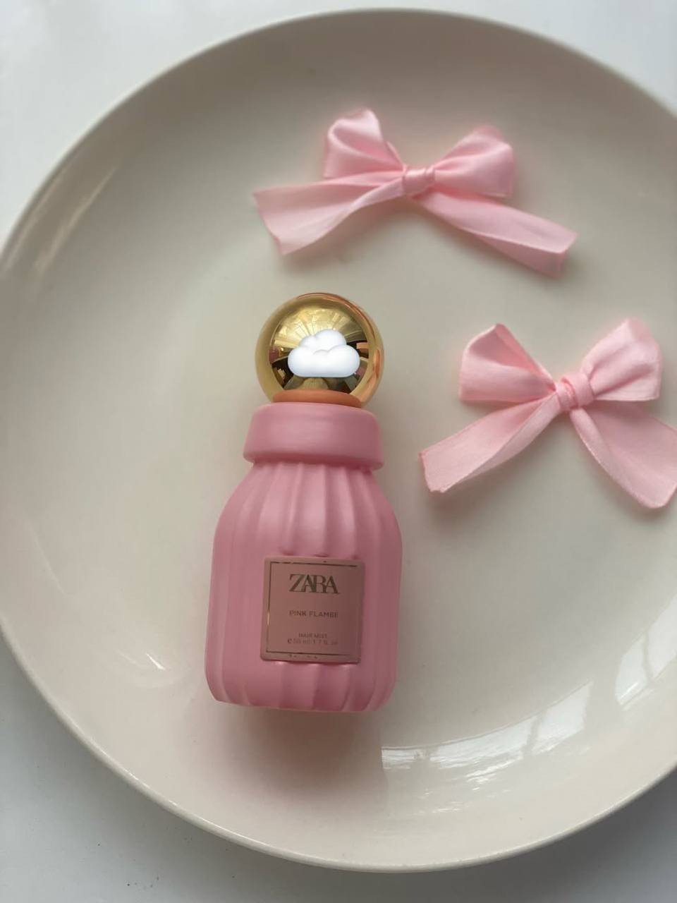 أنوثتك وجاذبيتك 💆‍♀️ الغيمة السحرية اللي تعطر يومك ✨
كل لون من هذه المجموعة يمثل مود وشخصية ثانية تماماً 🧴:
🍊 Peach Glow: انتعاش الخوخ الفاكهي اللذيذ لصباح مليان حيوية ☀️
🌸 Pink Flambé: نعومة وسويت تشبه غزل البنات والمسك، قمة الأنوثة 🎀
🍏 Applejuice: طاقة ونظافة وانتعاش التفاح الأخضر والزهور 🍃
🍒 Red Vanilla: دفء وفخامة الفانيليا والتوت للمناسبات والليل 🌙
🤍 Fields at Nightfall: ريحة بودرية هادئة، ياسمين وخشب صندل تاخذ العقل ☁️
🔮 Violet Blossom: جاذبية زهرة البنفسج واللوز الدافئ، ريحة غامضة ومثيرة 💜
ثبات، خفة، ولمعان، وريحة تتحرك معك مع كل هبة هواء 💨 تنعش روحك!


**إذا كنت صاحب هذا الإعلان وتريد حذفه لأي سبب، رجاءا أرسل رسالة إلى الدعم الفني**