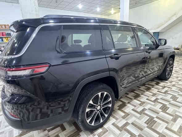 جيب 7 راكب 

الموديل : 2023 . (وارد امريكي) . 

المحرك : (3600)v6.

العداد : .(40000)M. 

رقم اربيل الجديد بأسمي تحويل ثاني يوم.

* رادار امامي مع مانع تصادم.

*مانع تصادم خلفي.

* شاحن موبايل وايرلس. 

* شاشه مع كامرة 

* نظام الخرائط (GPS).

* كير شفتات بالستيرن. 

* المصابيح الأمامية LED. 

*المصابيح الخلفيه LED.

* المقعد الأمامي للسائق كهرباء.

* دواخل مشمشي 

* مقاعد Vip

* حساسات خلفية. 

* بلوتوث تلفون. 

* محدد سرعة. 

ضرر السيارة:فقط الي اموضح بالصوره قليل خسفه بالدعاميه 
 ويوجد سونار. 
مكان السيارة:ميسان العماره 

للاستفسار الاتصال ع الرقم:***********
السعر 325 وبيها مجال بسيط للشراي
