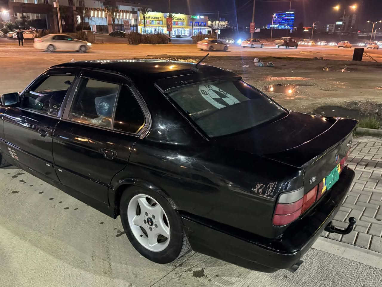 بەناوی خوای گەورە  BMW ١٩٩٣ فول فول سەنەوی و وەکالەتی بەشەرت یەک دینار مەسرەفی نییە قفلو کۆتای ٢٣ گەلەیە لەسلێمانیم***********
