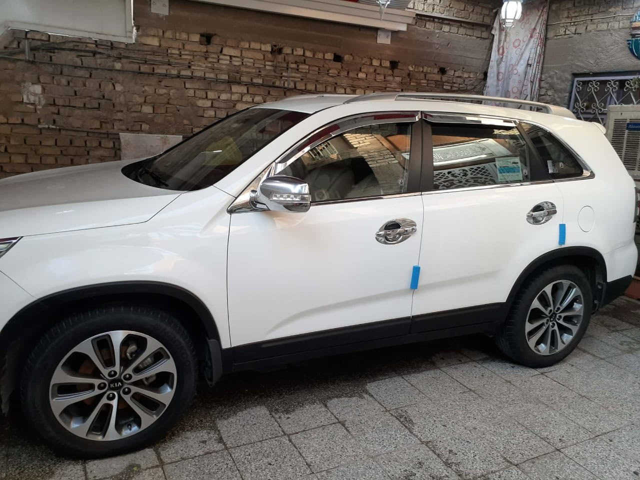 سورنتو موديل
2015 خليجي
مكفوله عده بيها 
حالوبات بل قماره وال بنيد 
مصفات 
بصمه تشغيل
بصمة ابواب
حساس خلفي 
كامره دواره
كراسي كهرباء
المحركه مبدل بي كاز كيت فقط 
رقم بغداد 
مكانها بغداد مدينه او السيديه حسب 
التواجد يعني 
السعر ١٧٥ وبيها مجال 
الرقم ***********
