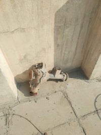 فور ويل نيسان شغال للبيع سعر ٧٥ مكان بغداد 07711850986