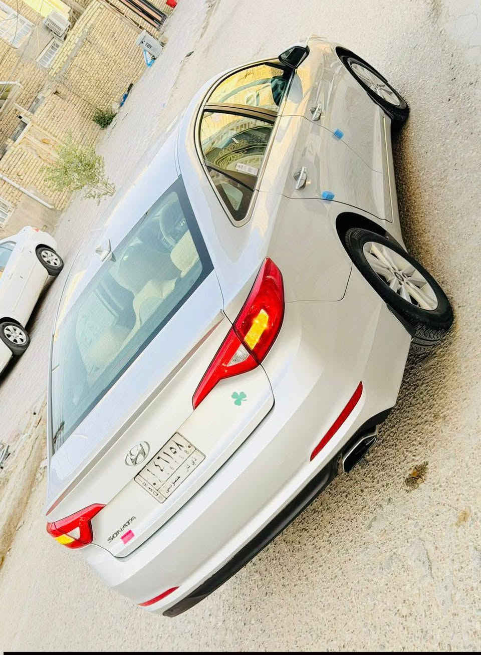 السلام عليكم سوناتا موديل 2015وارد امريكي حره تحويل مشروع وطني حادث تبديل بنيد وجاملغ اصليات نفس الون مواصفات نص فول محرك 2400 ماشيه 100 السياره جديده وجاهزه من جميع النواحي 
العنوان الناصريه حي اور
الموبايل 📱 ***********
السعر 114
