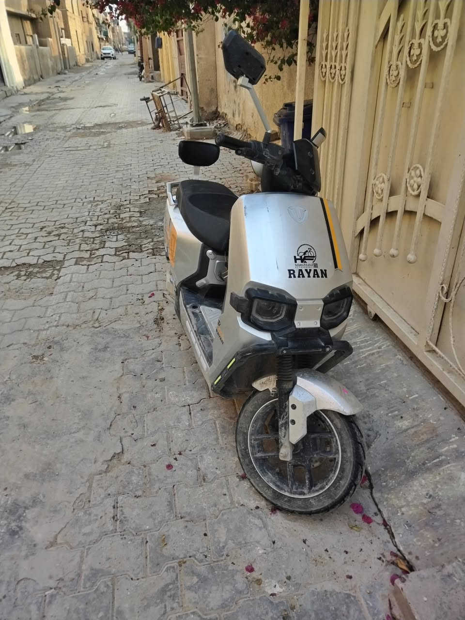 وحش الكون بصراحه اني احسبها مجاهده
دراجه كل هل مطر وروح. وارجع بيها من البياع لعويريج

ما شاء الله

الدراجه نقصها بس جهاز انذار واكف

سيت بطاريات جديد

الشحنه الوحده اني عن تجربه تمشيني

٦٠.كيلو ويبقه بيها شحن نص تقريبا

السرعه ع وزني نمره. ثانيه

٦٢. ع ثالثه ٧٠ لان وزني ١٢٠.كيلو

الدراجه اني مسويها دبل شاحنه شاحنتها الاصليه ومنفذ الشحن الاصلي موجود.

ما استخدمه. لان. مخلي شاحنه. ام. العداد تبين شكد نسبة الشحن

وحش الكون الريان معروفه ابمتانتها اني كتلك وزني واحمل وياي اطفالي اثنين للمدرسه

وخير من الله

كلها شغاله ماعدا جهاز الانذار واكف

سعر ٨٥٠ المكان البياع الشرطه الرابعه


**إذا كنت صاحب هذا الإعلان وتريد حذفه لأي سبب، رجاءا أرسل رسالة إلى الدعم الفني**