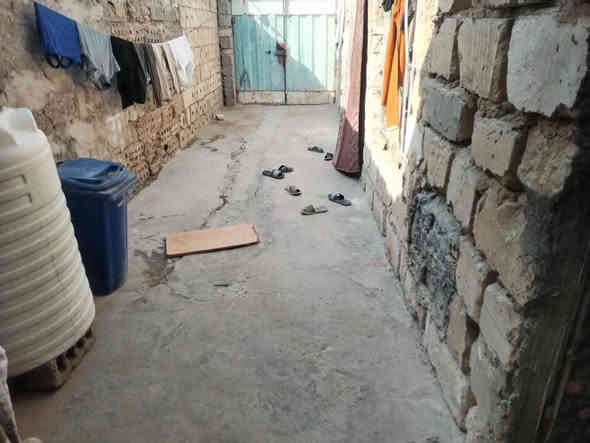 السلام عليكم بيت تجاوز في حي النصر قرب محطه السلطاني ثالث بيت عن الشارع السعر مليون ونص قفل مستعجل ع البيع بس سندويج مليون وربع ماخذه وامانه الله لا اجه احد بلغنه ولا ابد ***********
