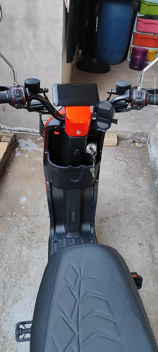 دراجه شحن R9 بطاريه كرافين عدد 5 صغار شاحنه اصليه سعر 300 و 50 وبيهه مجال 
‏‪0771 746 5108‬‏ الدوره حي دجله
