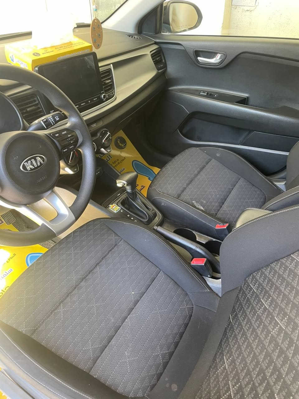 السلام عليكم كيا ريو موديل ٢١ ماشيه ١٥ الف يعني السيارة زيرو امريكيه حادثها بجم مبدل كله جديد مال شركة الحادث هنا بالعراق لان من امريكا حادثها جاملغ و شويه من البنيد و الاهل كملوا الباقي هنا 
السيارة جديده برغي مابيها نقص 
يعني مال بيت فقط السعر ١١ الف دولار 
بيها مجال بسيط جداً 
اقره المنشور زين و شوف السعر و اتصل 
مكان السياره بغداد الكرخ شارع السفارات
***********
