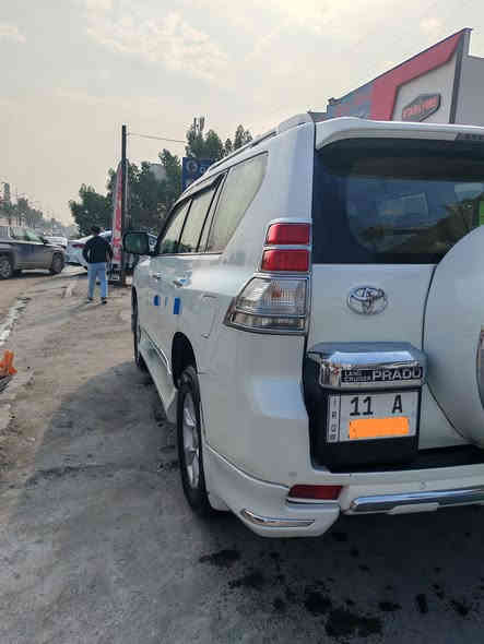 السلام عليكم .
من رخصة الآدمن . برادو 2012 فئه TXL محرك 4000cc فول مواصفات جلد فتحه بالسقف دبل تانكي الرقم الجديد الانكليزي السيارة محدثه لغرض الجماليه فقط .كل موادهه الاصليه عندي وعندي صورهه قبل التحديث سيارة نظيفه جدا ومكفوله عدا صبغ في باب الجنطه يم اطار الاسبير كد كف اليد وكذلك شخط بسيط في الجاملغ الامامي اليمين . محرك وكير وكهربائيه على البلاد  وحداديه خير من الله تبريد 3 قطع وبعد مواصفات البرادو معروفه . ماشيه 195200 الف قابل للزياده . سعرها 27500 وبيهه مجال  السياره في بغداد وبأسمي وتحويل ثاني يوم للاستفسار ***********
