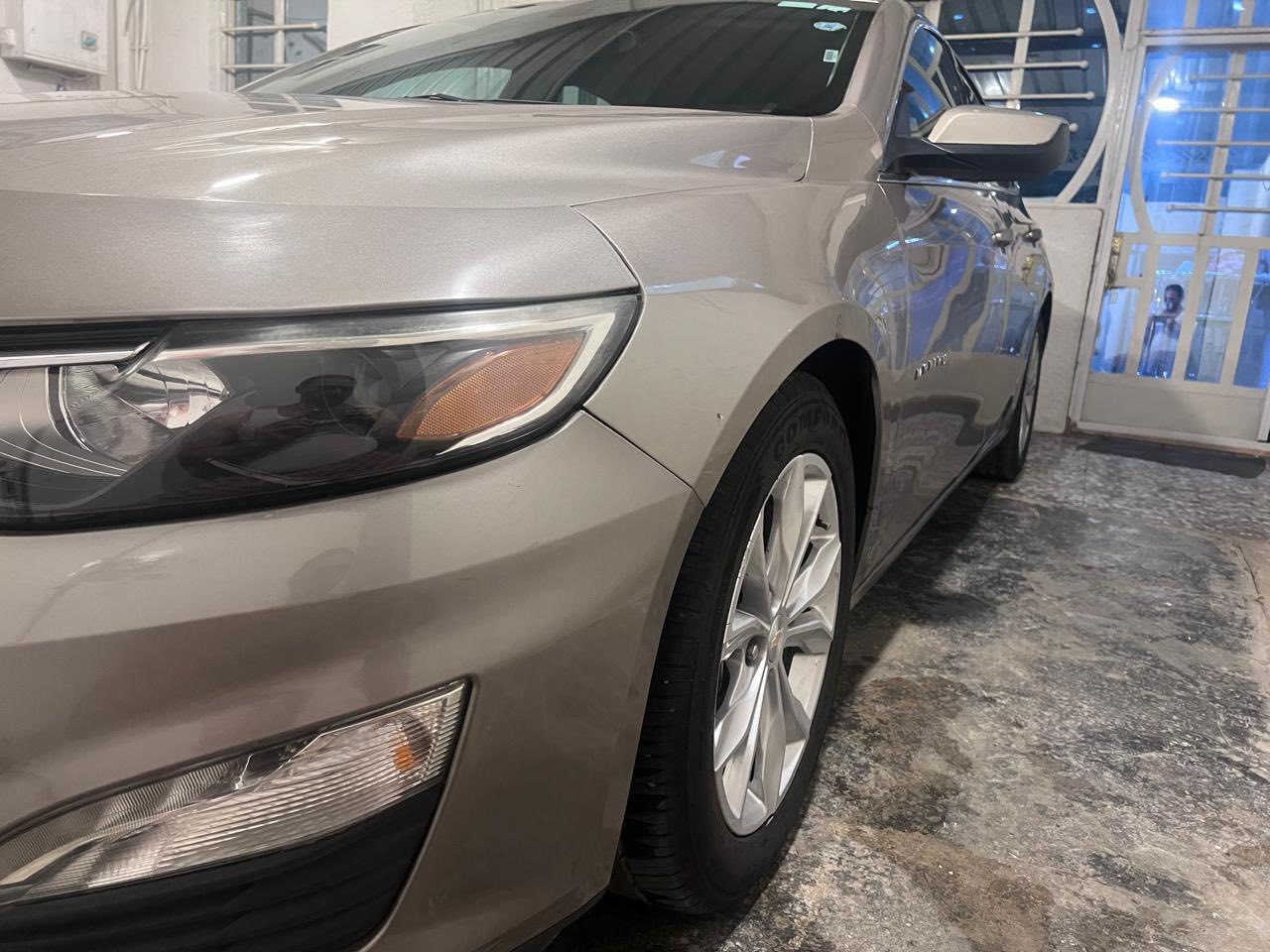 ماليبو 2022 LT ذهبي رقم مميز للبيع فقط
مواصفات LT معروفة ميحتاج اذكرهن 
محرك 1500 تيربو 
ماشية  30000 ميل  
صور الحادث مرفقة والسونار
السيارة مرقمة اربيل الدولي 
بأسم شركة تريد تحويل او وكالة 
مكان السيارة بغداد / الجادرية 
السعر 120 ورقة 
للاتصال  ***********
