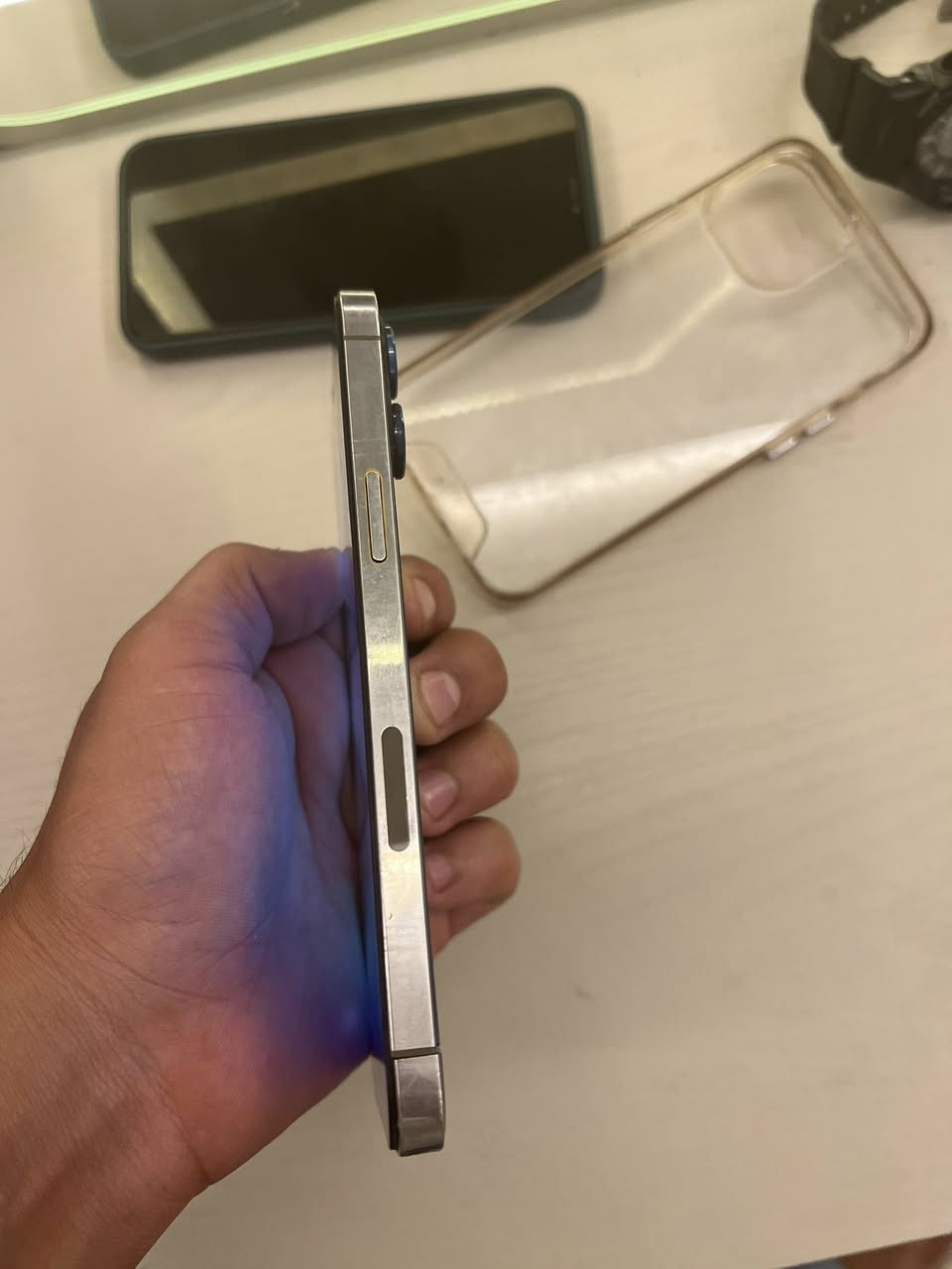 سلام عليكم 12برو ماكس ذاكره 256 جهاز مبدل ضهر وبطاريه كامره اماميه بيا تغويش قيم وخذ شراي يخابرني لحد يراسلني
*********** مكاني بغداد قرب بسمايه
