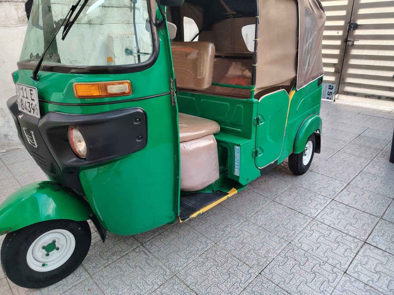 سلام عليكم تكتك تكتك21 مثل ما واضح كدامك نضيفه واي نقص مابيها يعني تاخذها بوجهك للشارع تخم تاير جديد جادر جديد تغليف كشنات ونايلون رقمي متوفر وتساب وعل خط ***********
