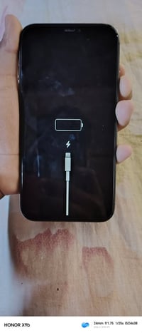 ايفون 11 ذاكره 256  قافل جيميل  متفرمت موصل حي القاهره السعر 85 وبمجال...