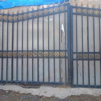 باب سلايت للبيع  سعره 200  رقم الهاتف 07722431558