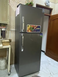 ثلاجه جبيره مرتبه نضيفه جديده  350 وبيها مجال بسيط 07824267323