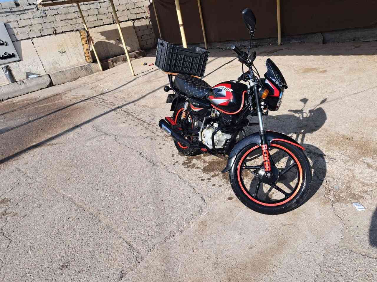 بوكسر كلاسك 22رقم انكليزي سنويه ولوحات بيها نقوصات بسيطه للبيع السعر ملونين او مراوس بجبليي
***********
