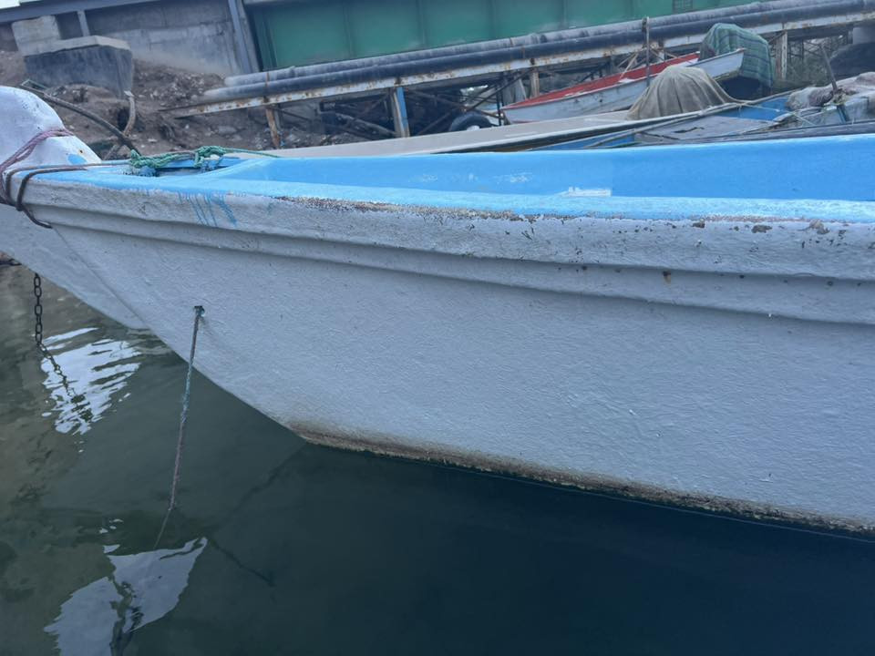 يا الله السلام عليكم للبيع بلم فاوي فايبر قطع بلطاني نضيف كلش مناقصه اي شي جاهز طول 7 متر سعر مليون و 200  البصره ابو الخصيب *********** يوجد واتساب
