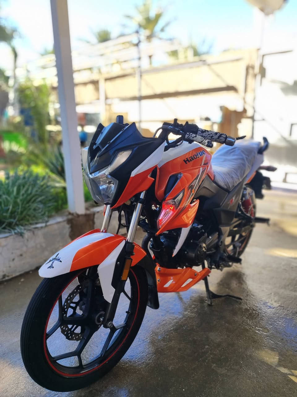 السلام عليكم 
للبيع او مراوس حسب القناعة 
هاوجي DF موديل 2020 مسجل لوحة انكليزي تحويل مباشر نظافة كما موضح بالصور كامل مكمل مابي نقص برغي 
السعر 2500 وبي مجال بسيط المكان عانه 
تواصل خاص
واتس اب ***********
