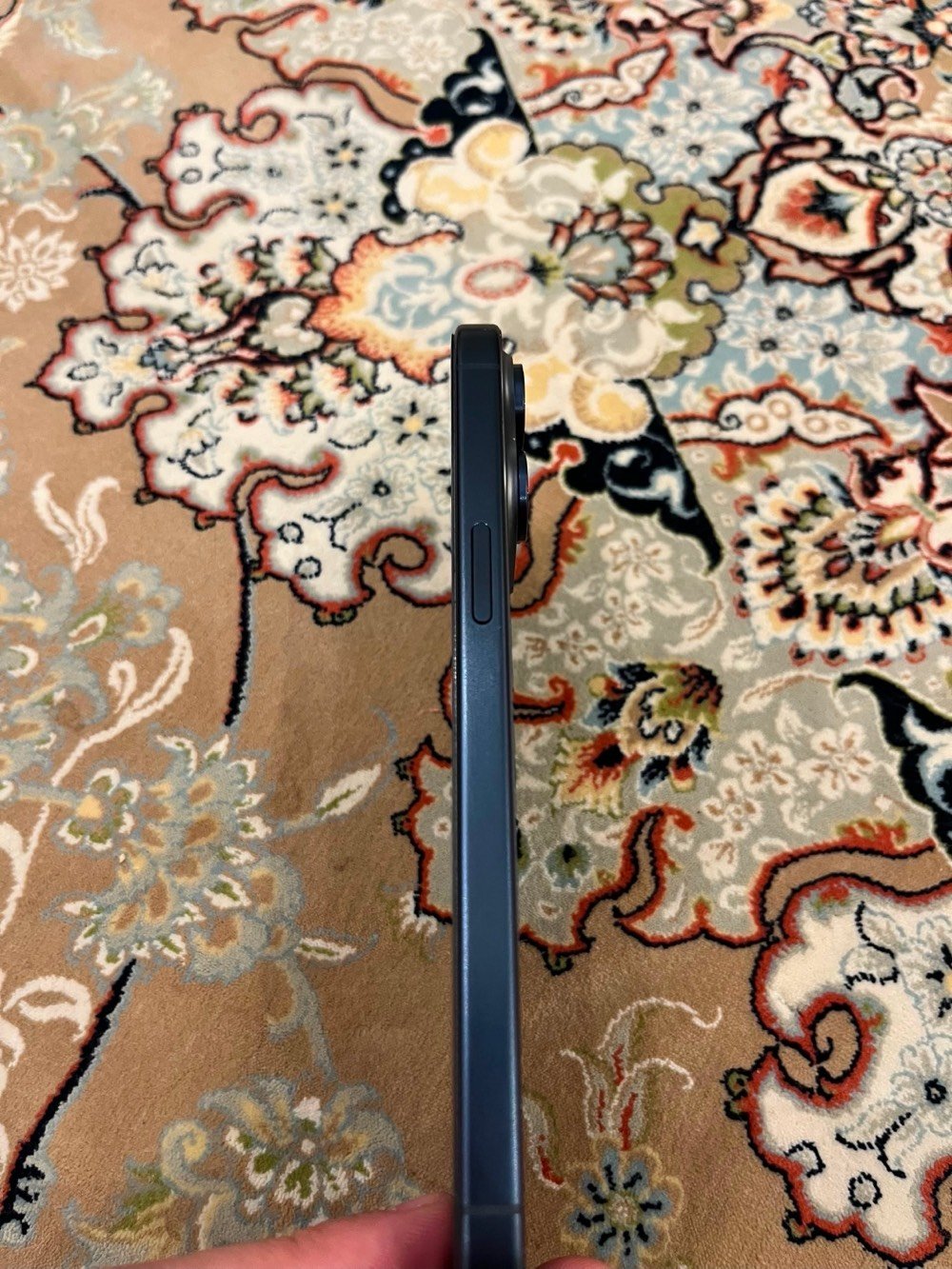 IPHONE 15 Pro Max 
256 
Za/a دبل سيم كارت 
بطاريته 88 بلاديه 🔋
كامل ملحقات ويا كارتونه الاصليه والواير الاصلي 
الجهاز مكفول شاشه وبطاريه وشاصي شخط ما بي .. 🔴 فقط مبدل ظهر اصلي وكالة وكلشي ما ماثر على الاستخدام طبيعي والجهاز يخبل ونظيف ومابي اي اشكال 

🟥السعر 860 وبي مجال حك الجيه .. اوجبه ويدلل
الرقم ***********
مكاني كربلاء المقدسه