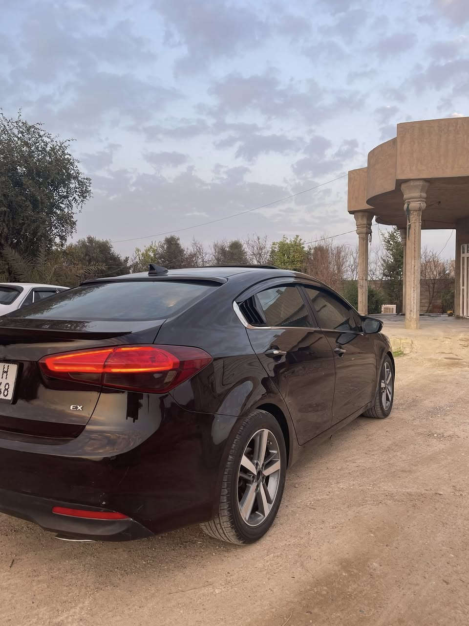 السلام عليكم كيه فورتي للبيع كير محرك صدر كله عل وضع شركه رقم بغداد بسمي شرط تحويل السياره فول موصفات واحد عل واحد ماشيه 110بيه شبر بارد بل جاملق المامي وبيه دعاميه سرقه بمريكه رقم الهاتف ***********
