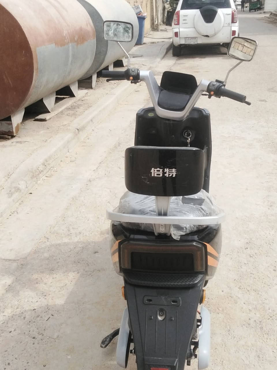 درجة شحن للبيع
E9
 نضيفة كلش السعر 500 
الرقم ***********
مكان البلديات
