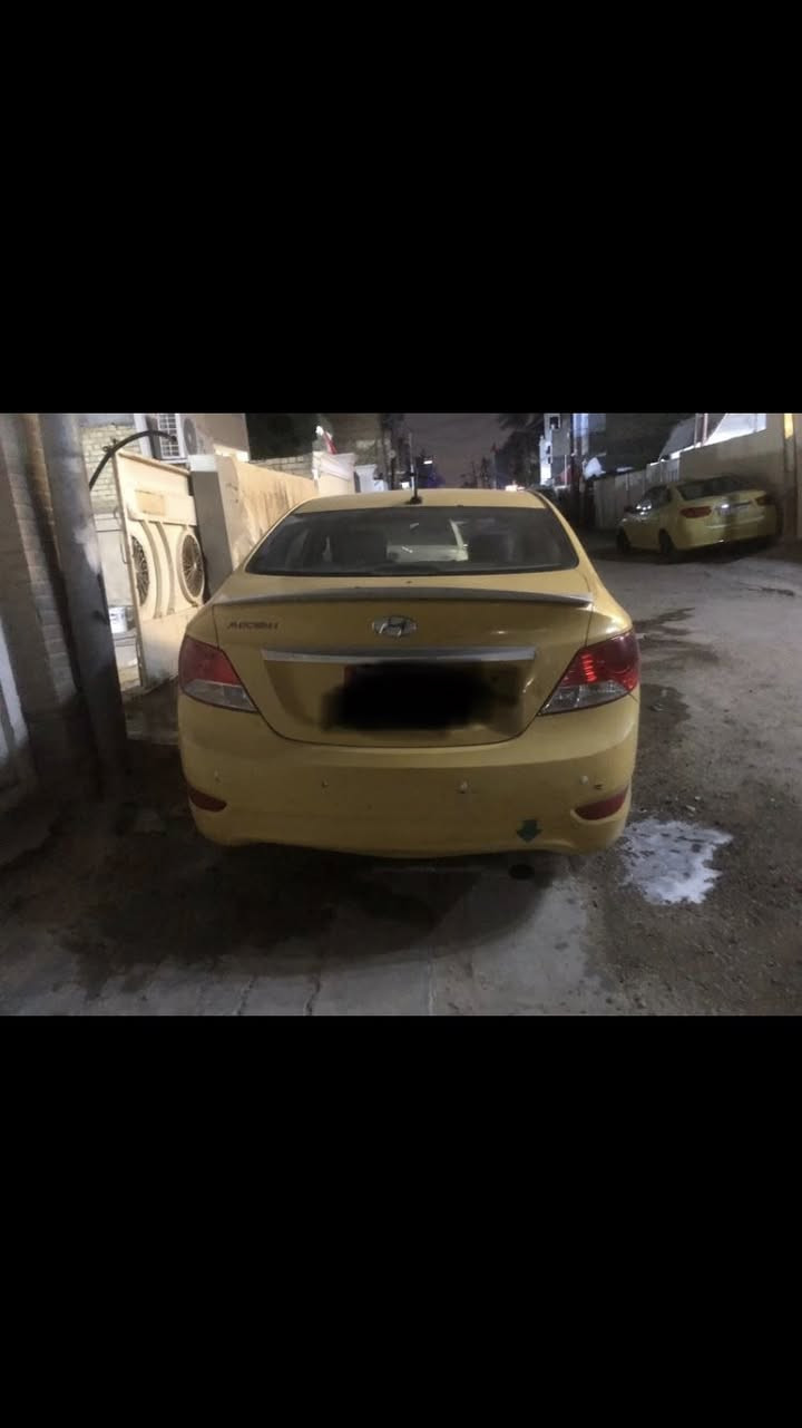 سلام عليكم اكسنت للبيع مديل 2012 وارد امريكي محرك GDA رقم بغداد انكليزي مصفر هيئة وغرامات السياره كير ومكينه جاهزه وصدر نضيف تخم تاير وطخه بربع الجاملغ الامامي حادثها ب امريكه بدون دواخل والسياره ب اسمي سعرها 75 
الرقم الهاتف ***********
