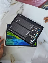 آيباد ١١ برو • شاشة آبل • نضيف